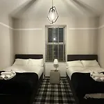 Large Luxury 4 Bedroom With Parking * Manchester