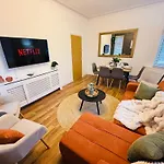 3br House Near Old Trafford With Games Sleeps 8