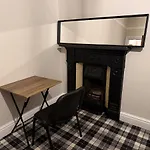 Large Luxury 4 Bedroom With Parking