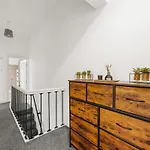 5br Contractor Hub - Free Parking - 20 Percent Off Monthly