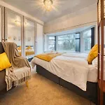 Prázdninový dům 3 Bedrooms Sleeps 7 Free Parking Manchester