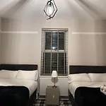 Large Luxury 4 Bedroom With Parking