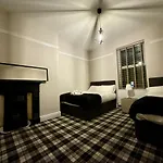 Large Luxury 4 Bedroom With Parking *