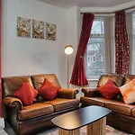 Modern 3br Sleeps 7 Parking Manchester