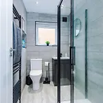 Stylish 2br House For 4 In With Parking Дом отдыха