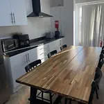 بيت ضيافة Hendham - Near Etihad Stadium, Coop Live Arena, National Cycling Centre & 24 Hour Asda مانشستر