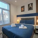 Hébergement de vacances Modern & Spacious 4-bedroom Home, Family & Contractor Friendly,