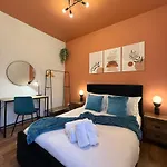 別荘 3br House Near Old Trafford With Games Sleeps 8 マンチェスター