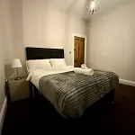Large Luxury 4 Bedroom With Parking 別荘