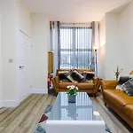 Sleeps 13, Free Parking, Near Etihad & C0-0p Live, 4br בית נופש