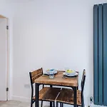 Ferienhaus Stylish 2br House For 4 In With Parking