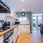 Spacious Escape On - Parking - Garden *