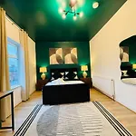 3br House Near Old Trafford With Games Sleeps 8 度假居