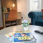 Hébergement de vacances Modern & Spacious 4-bedroom Home, Family & Contractor Friendly,