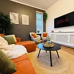 別荘 3br House Near Old Trafford With Games Sleeps 8 マンチェスター