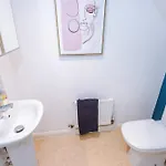 Spacious Escape On - Parking - Garden * Manchester
