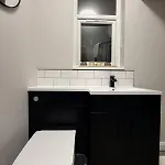 Large Luxury 4 Bedroom With Parking * Manchester