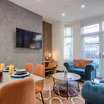 Hébergement de vacances Modern & Spacious 4-bedroom Home, Family & Contractor Friendly, *
