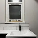 Large Luxury 4 Bedroom With Parking Tatil Evi Manchester