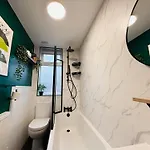 3br House Near Old Trafford With Games Sleeps 8 別荘 マンチェスター