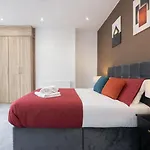 Modern & Spacious 4-bedroom Home, Family & Contractor Friendly, Prázdninový dům