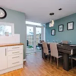 Spacious Escape On - Parking - Garden Manchester