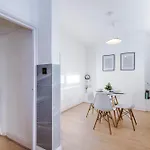 Free Park Stunning 3bedroom In 曼彻斯特