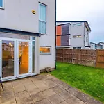 Spacious Escape On - Parking - Garden *