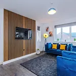 Luxury 2 Bed Close To Coop Etihad And Centre *
