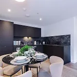 Modern 2br W Secure Parking Salford * Manchester