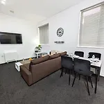 Spacious And Modern 2br - Free Parking * Manchester