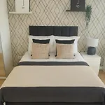 Apartman Designer Penthouse In With Parking Manchester