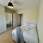 Premium 2 Bedroom In With Parking * Manchester