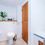 شقة Modern 2br Flat For 4 Full Kitchen