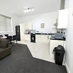 Apartmán Spacious And Modern 2br - Free Parking