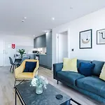 View With Pool * Manchester