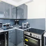 1br By Kammili - Near Centre, Universities & Hospital Manchester