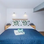 Modern 2br Flat For 4 Full Kitchen *