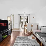 15 Mins To Centre! Sleeps 7, Free Parking, Wi-fi & Garden Apartmán *