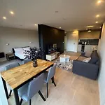 2bed With Balcony & Views Centre *