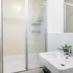 Center Base Spacious With Secure Parking Apartmán