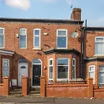 Six Bedroom Group Near Mediacityuk With Garden And Lockbox Check In 3* Manchester