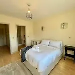 Spacious 2-bed In Centre Apartmán Manchester