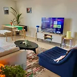 Boutique Centre Apartment, Balcony, Parking