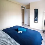 Stylish In Salford With Free Parking *