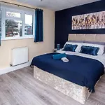 Stylish In Salford With Free Parking Апартаменты Манчестер