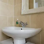 Apartment Free Parking, Large House For Contractors & Families, Sleeps 6, 15mins To Centre