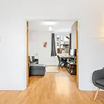 Comfortable 4 Bed - Free Parking & Fast Wifi