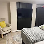 Stylish 1-bed Ideal For 2 Guests Apartmán