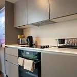 Equinox 5 Mins From Victoria Station